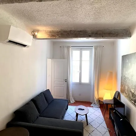 Atypical 1 Bedroom In Rue Fourmilliere 昂蒂布