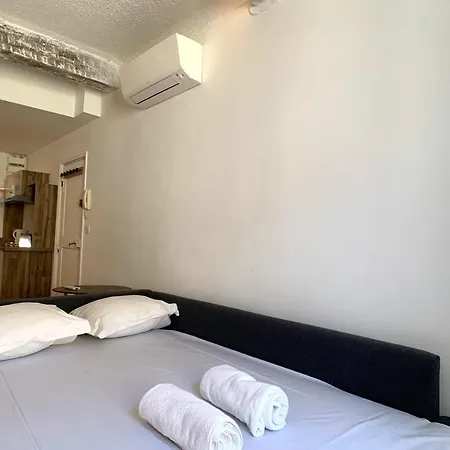 Atypical 1 Bedroom In Rue Fourmilliere アパート アンティーブ