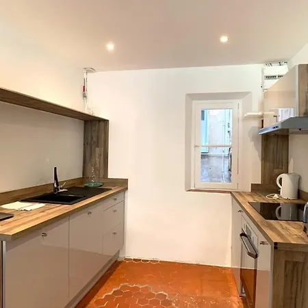 Apartment Atypical 1 Bedroom In Rue Fourmilliere *