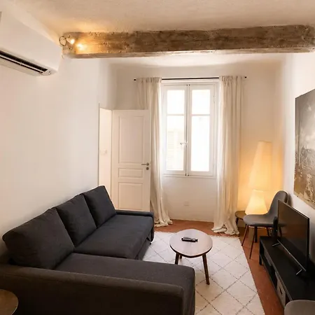 Enchanting 1-bedroom On Rue Fourmilliere Antibes
