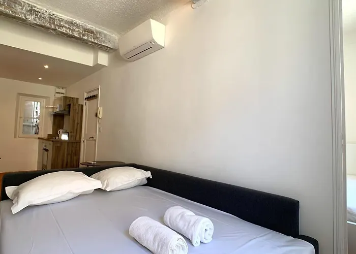 Renting Atypical In Rue Fourmillière Appartement Antibes