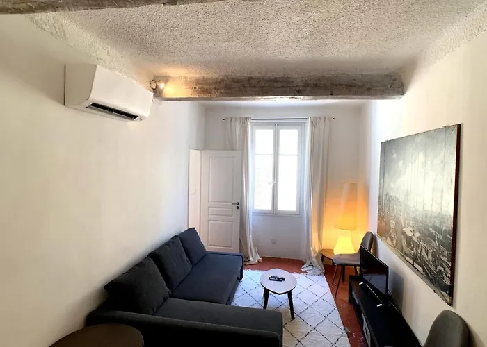 Renting Atypical In Rue Fourmillière Antibes